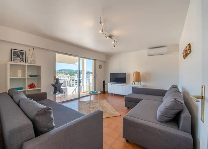 With Pool 10 Min From The * Sainte-Maxime