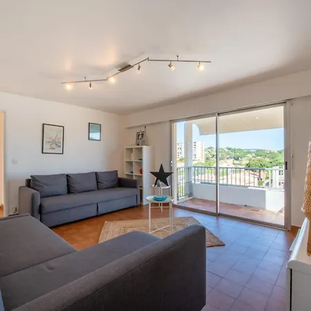 With Pool 10 Min From The Apartment