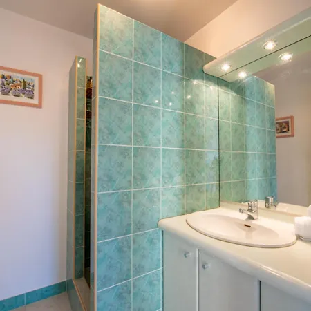 With Pool 10 Min From The 公寓