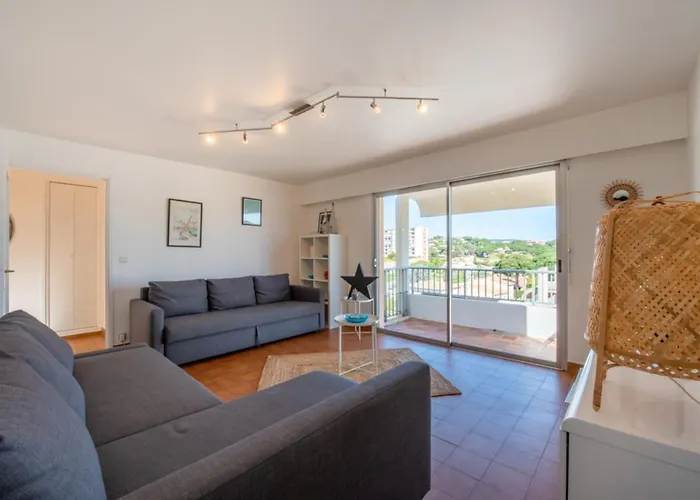 With Pool 10 Min From The * Sainte-Maxime