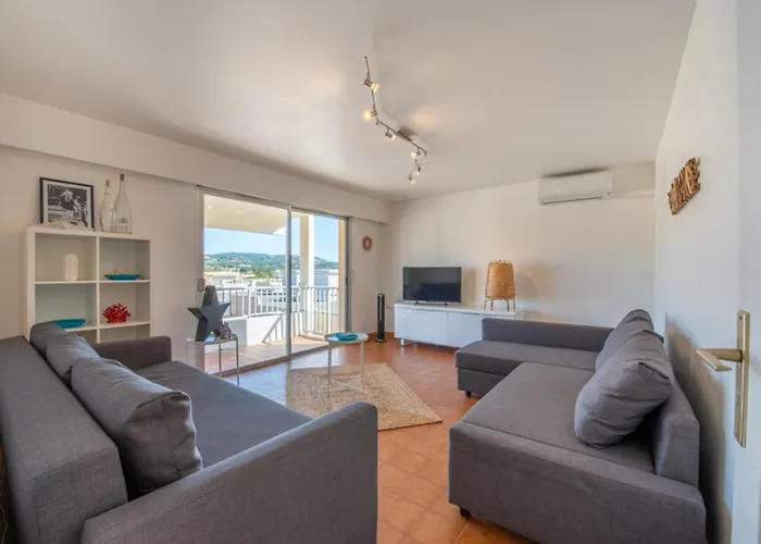 With Pool 10 Min From The * Sainte-Maxime