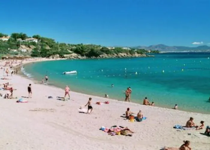 With Pool 10 Min From The * Sainte-Maxime