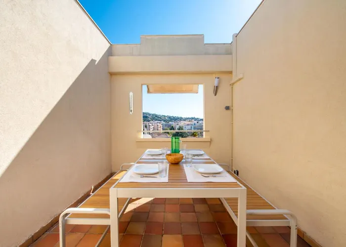 With Pool 10 Min From The *